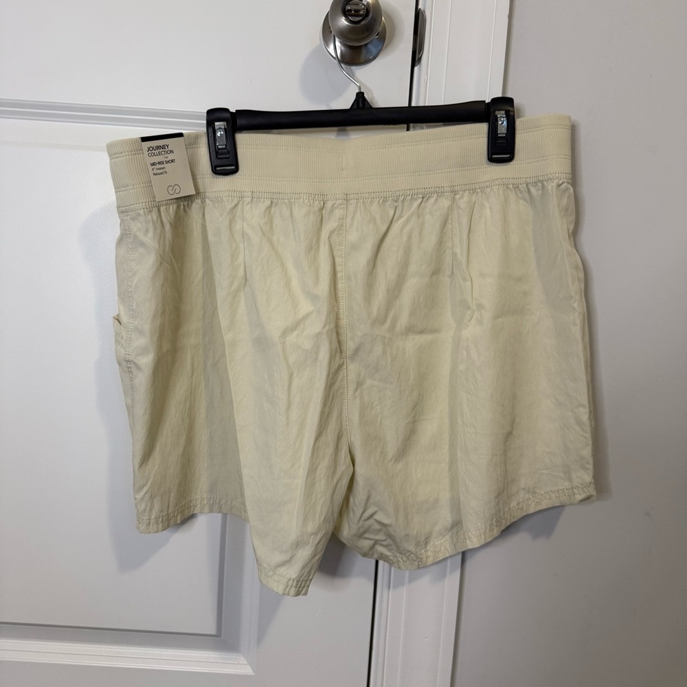 Calia by Carrie Underwood Journey Cargo Shorts XL Mid Rise 4" Ins Frosted Lemon - Picture 2 of 3